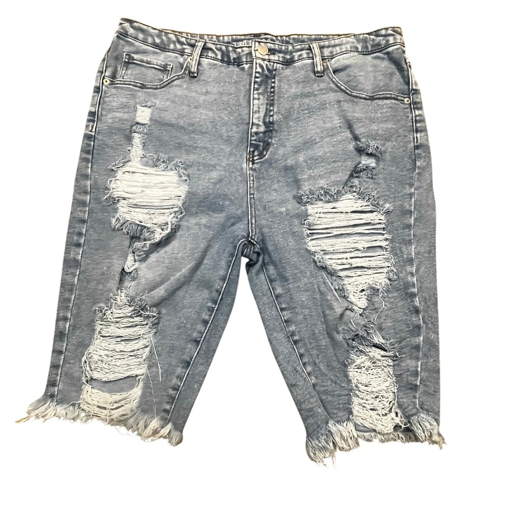 Wild Fable Distressed Denim Shorts Womens Size 18 Light Wash Frayed Hem Bermuda